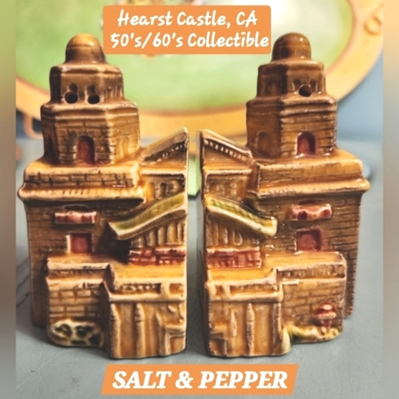 60s HEARST CASTLE Kitsch State Landmark Souvenir Royal Gold Salt Pepper Shakers - Picture 1 of 15